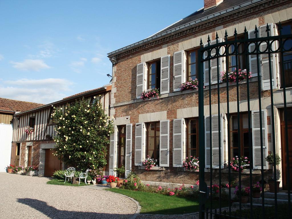 ホテルEntre Cour Et Jardin シャロン・アン・シャンパーニュ エクステリア 写真
